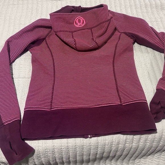 Lululemon Scuba Hoodie in Hyper Stripe Printed Afterglo Plum - Picture 4 of 4